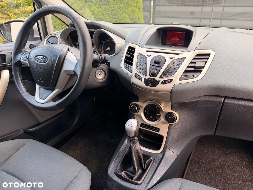 Ford Fiesta 1.4 Ghia - 23