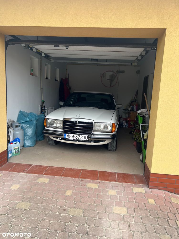 Mercedes-Benz W123 - 27