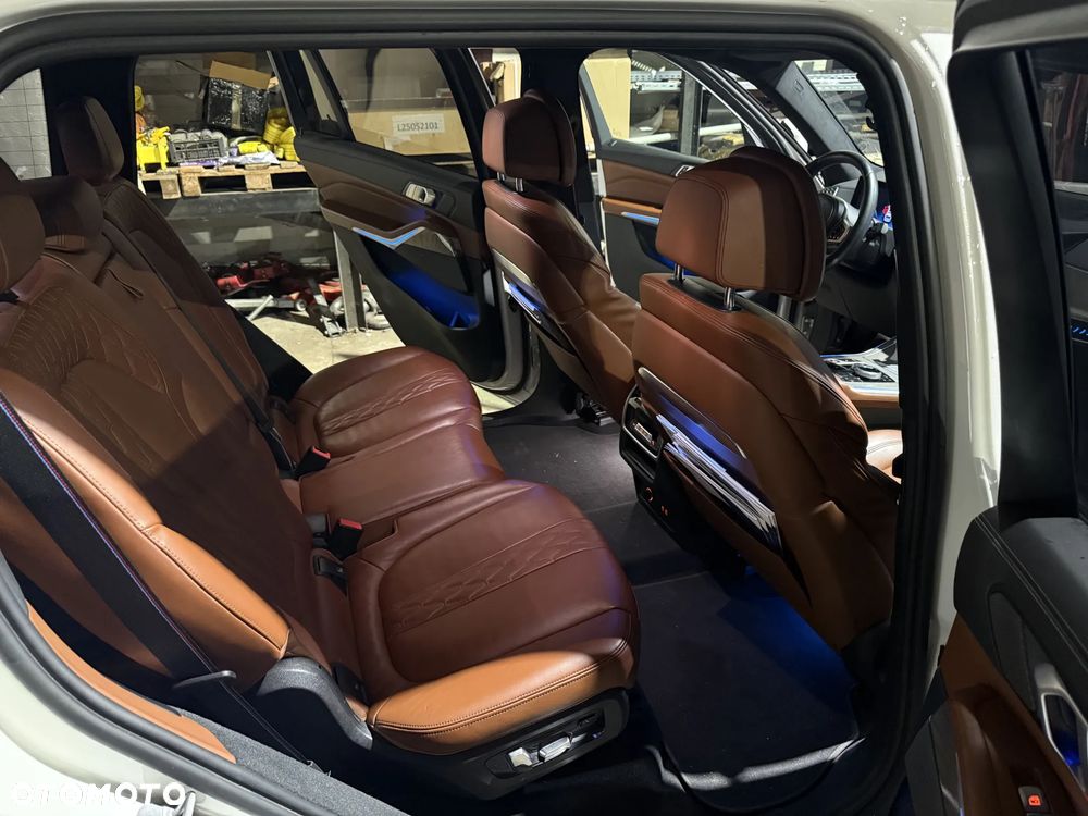 BMW X7 - 24