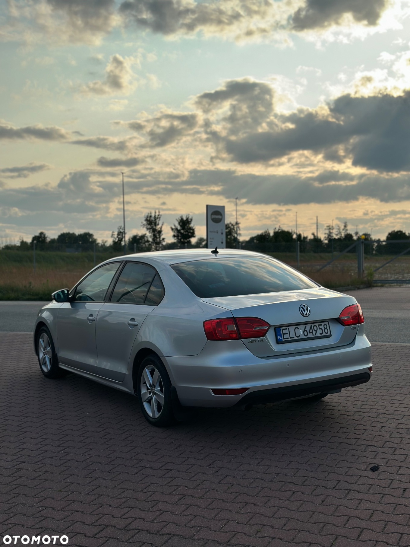Volkswagen Jetta 1.6 TDI Highline - 10