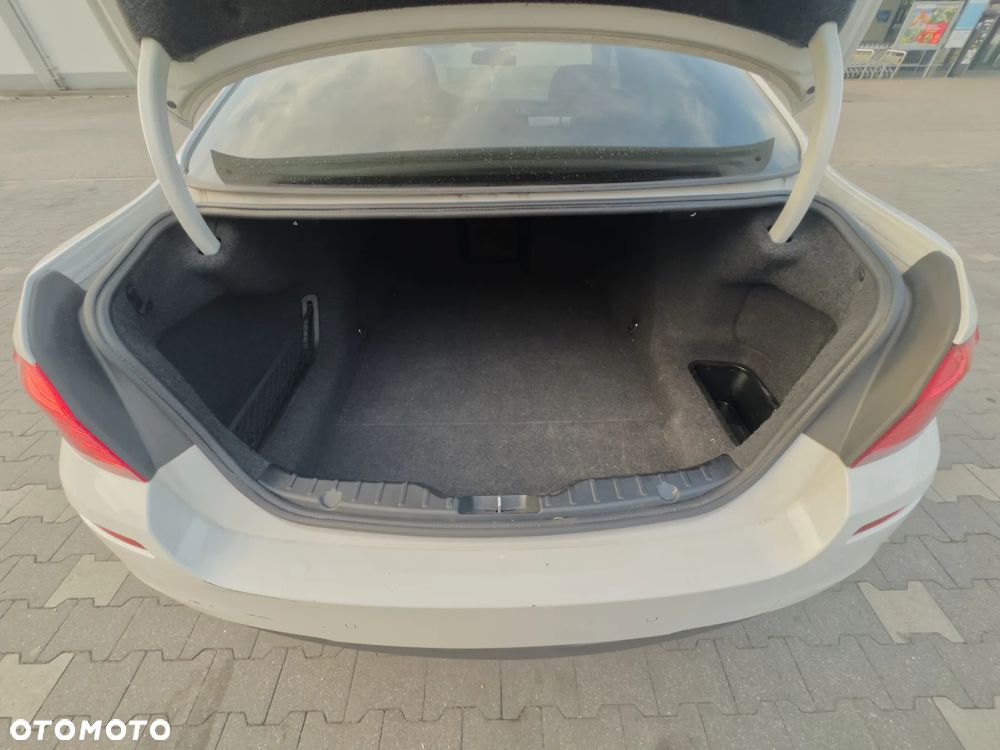BMW Seria 5 520d xDrive - 8