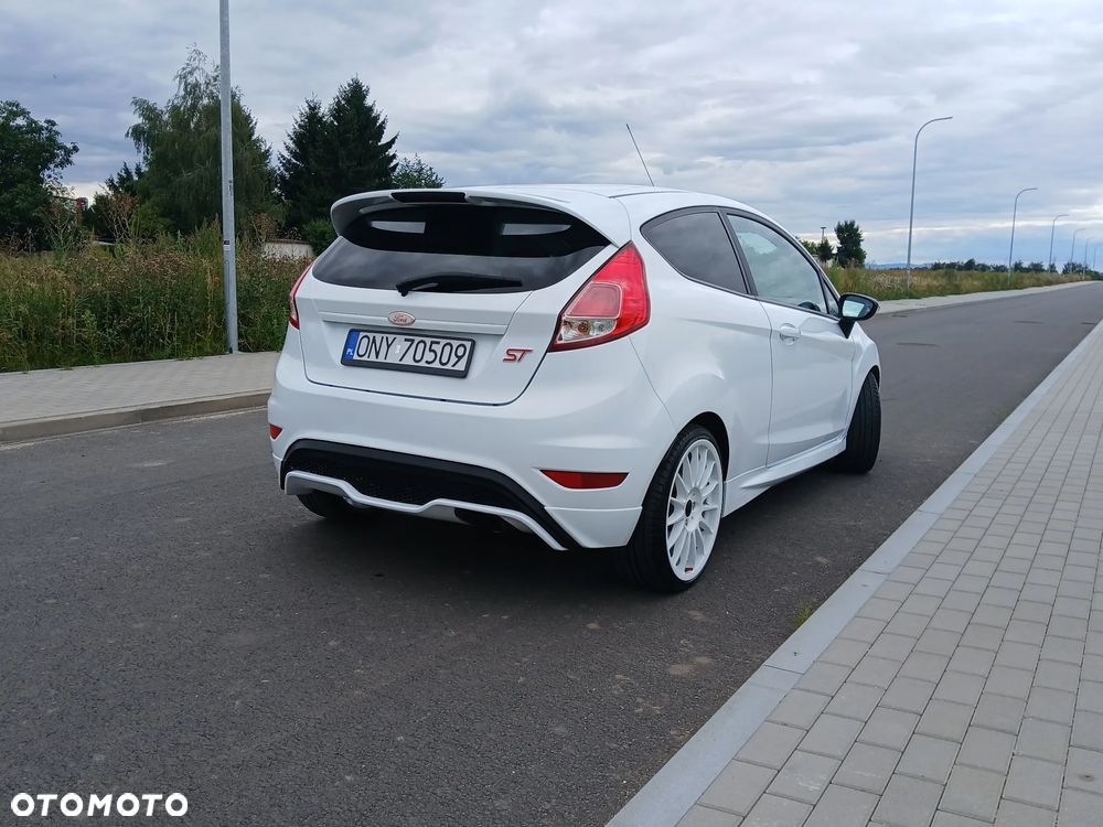 Ford Fiesta 1.6 EcoBoost ST - 9