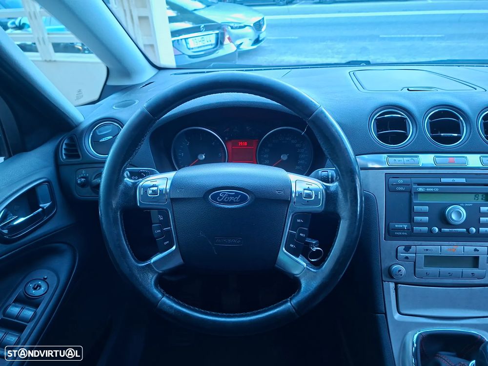 Ford S-Max 2.0 TDCi DPF Titanium - 28