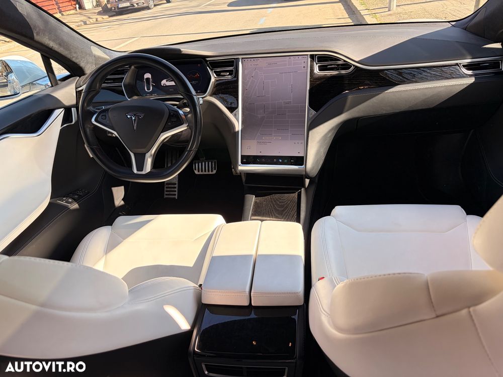 Tesla Model S - 11