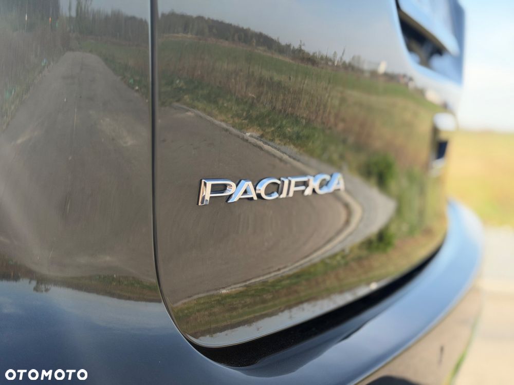 Chrysler Pacifica - 38