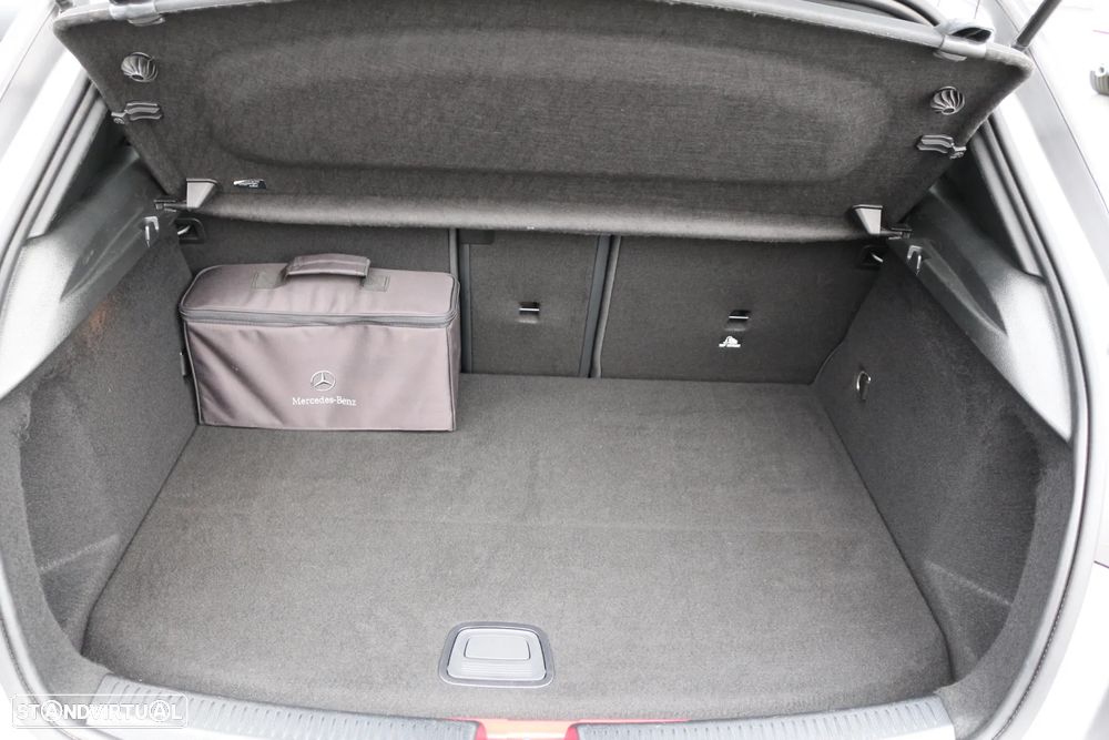 Mercedes-Benz A 250 e 8G-DCT AMG Line - 35