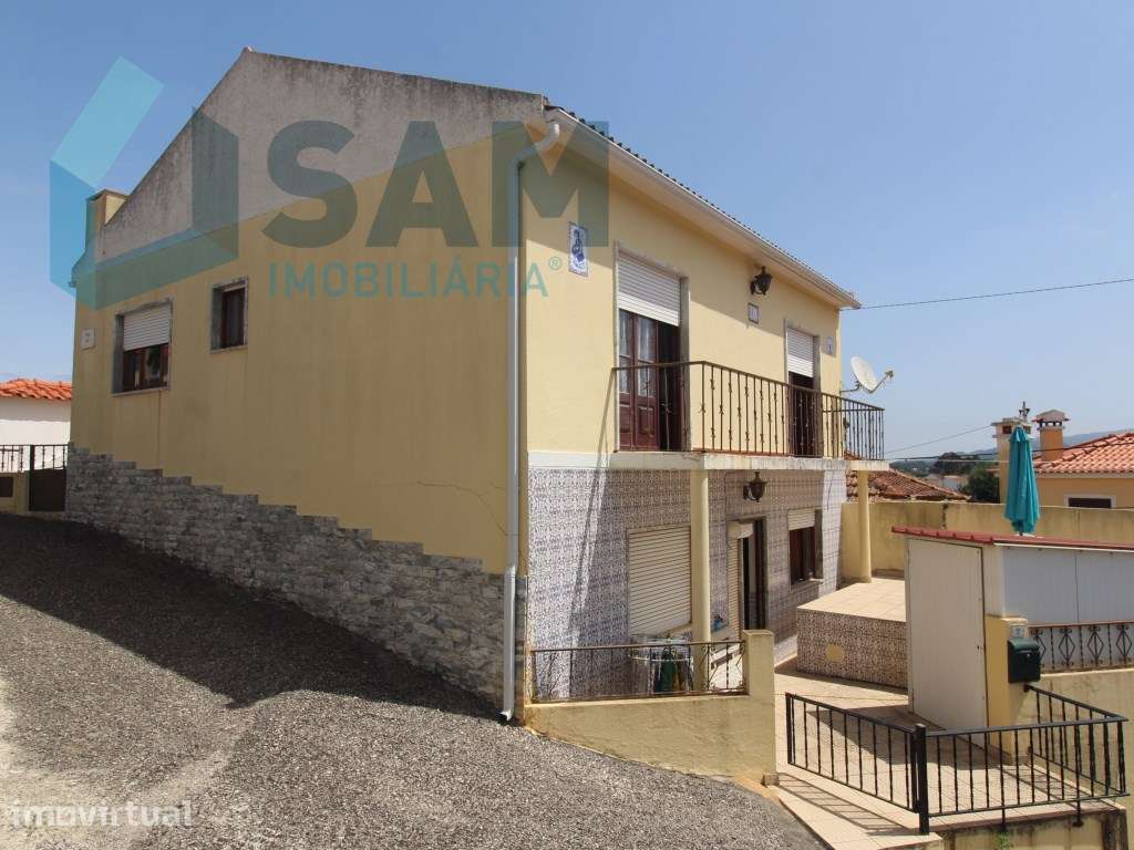 Moradia T4 com Garagem e Terraço