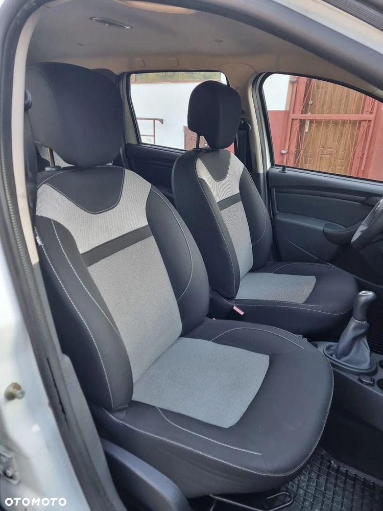 Dacia Duster 1.6 SCe Laureate S&S - 11