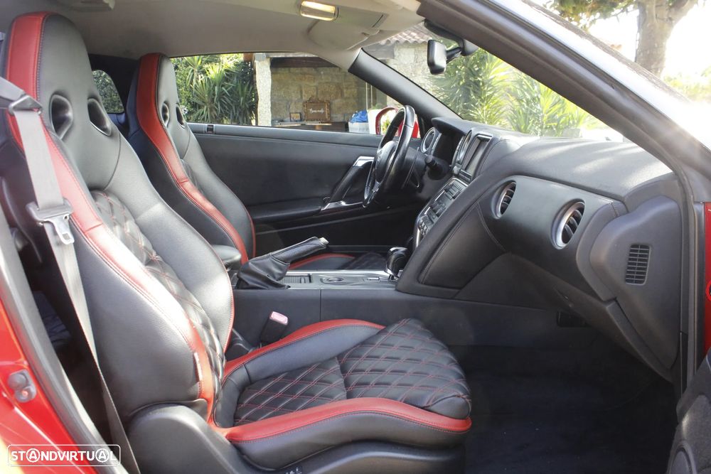 Nissan GT-R Premium Edition - 24