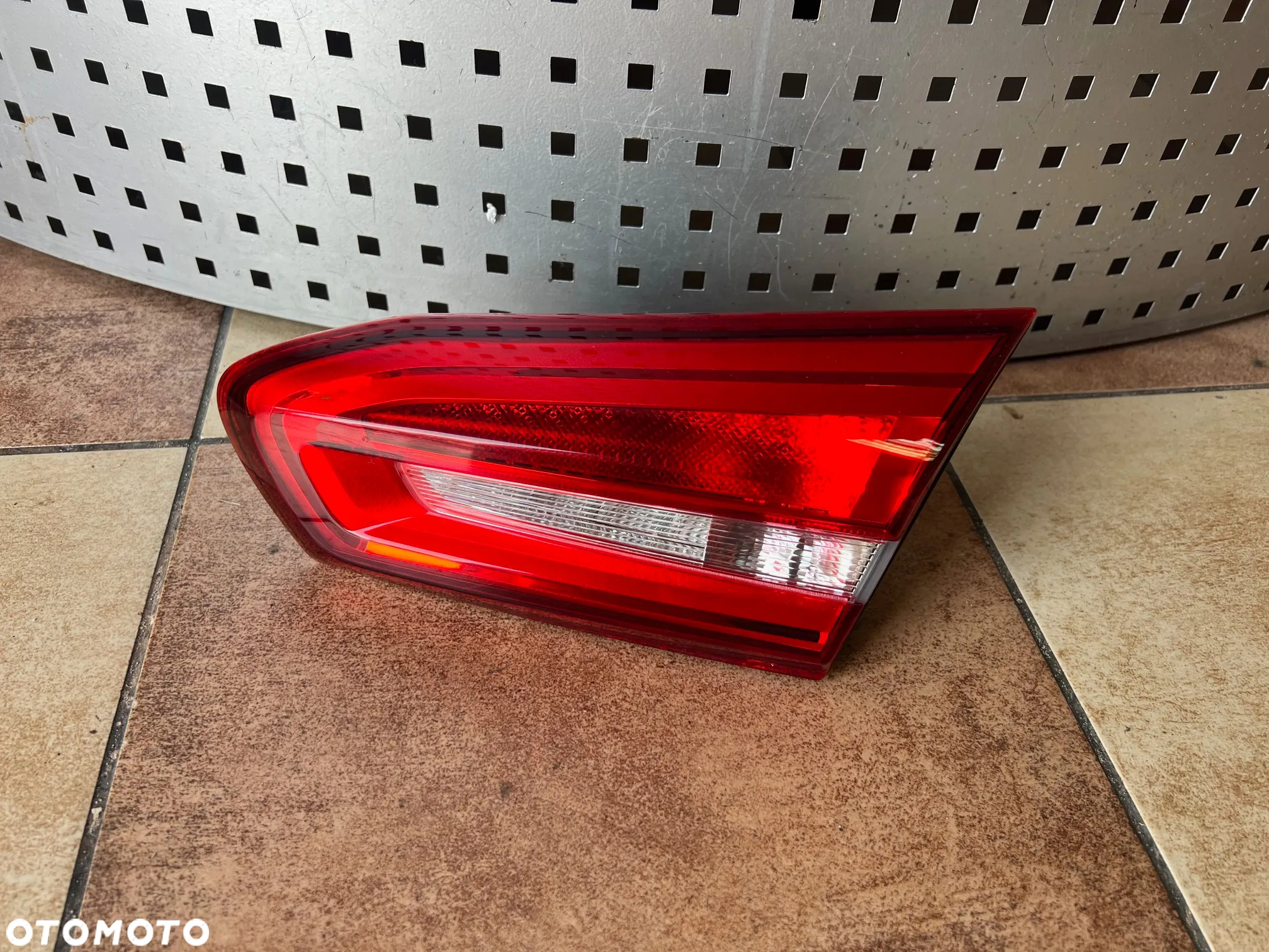 LAMPA PRAWA LEWA W KLAPĘ BAGAŻNIKA FORD FOCUS MK4 2018 - HTB HATCHBACK ORYGINAŁ SUPER STAN 2019 ROK JX7B-13A603-CC JX7B-13A602-CC - 5