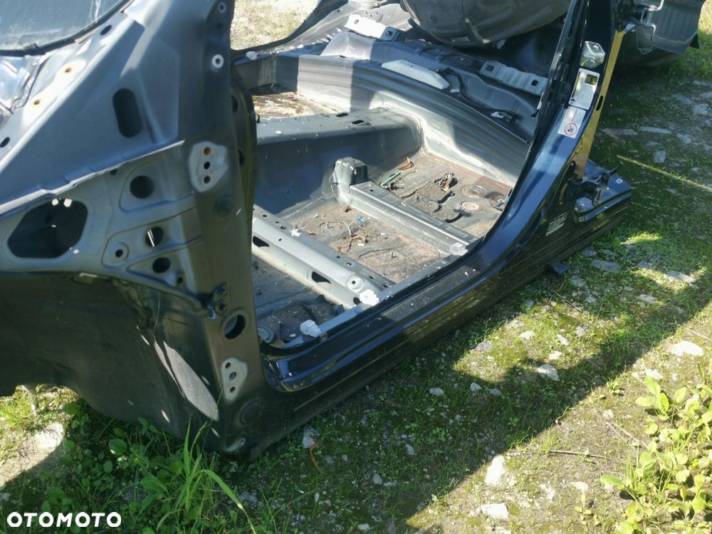 SUBARU FORESTER V 18 CWIARTKA PROG SLUPEK SRODKOWY LEWY