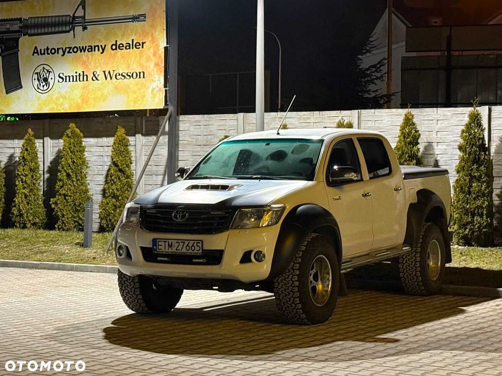 Toyota Hilux - 1