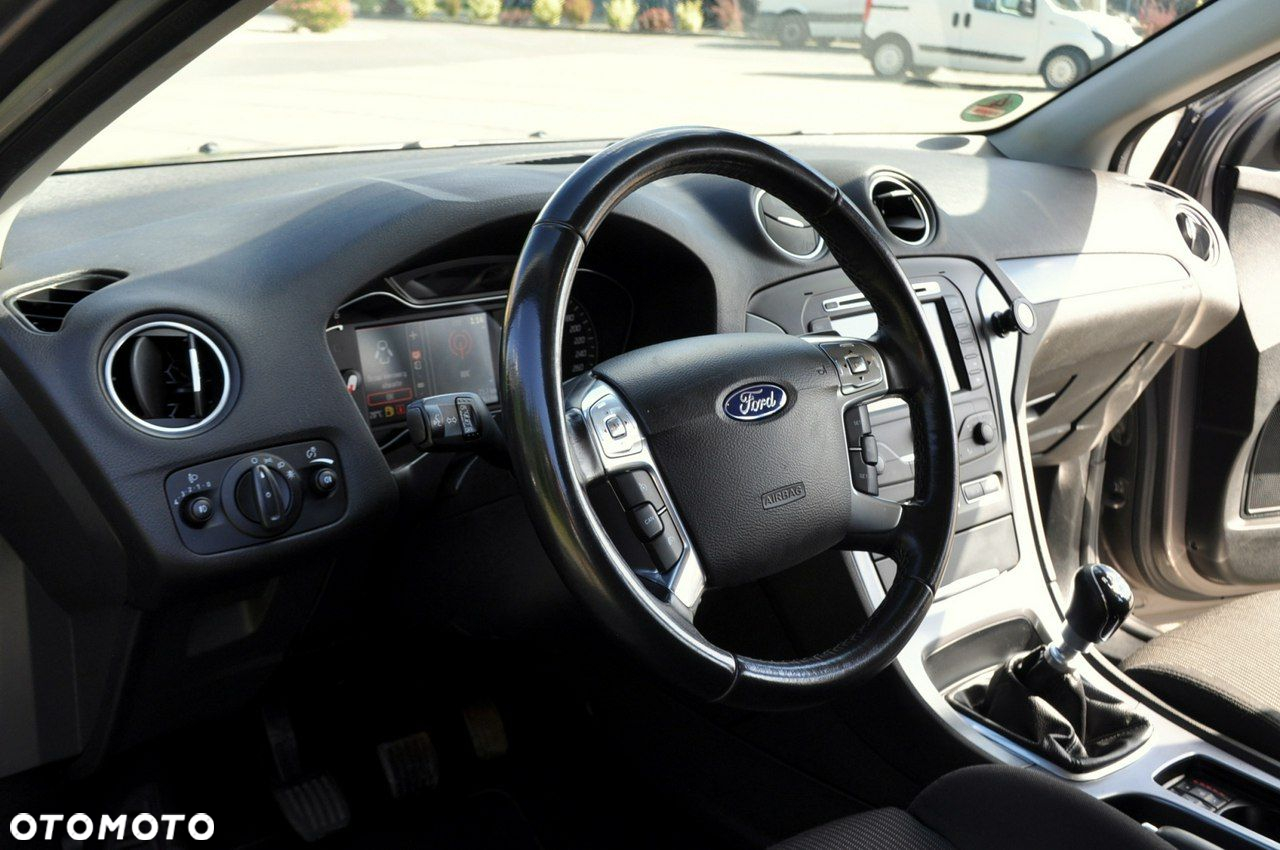 Ford Mondeo - 23