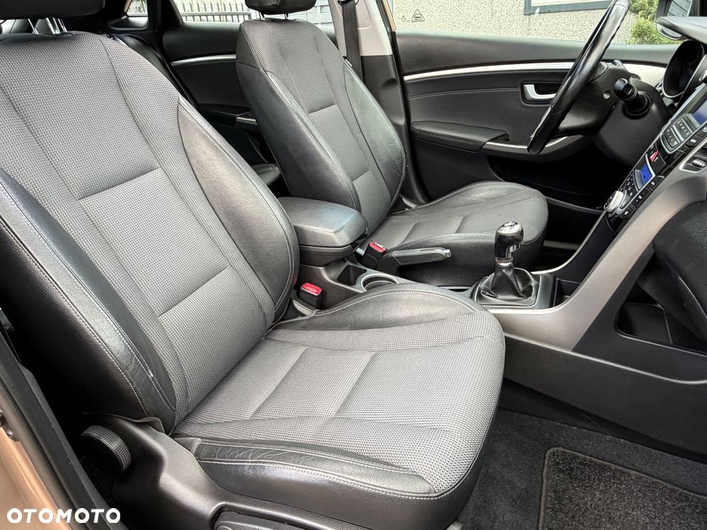 Hyundai i30 blue 1.6 GDI Passion - 13