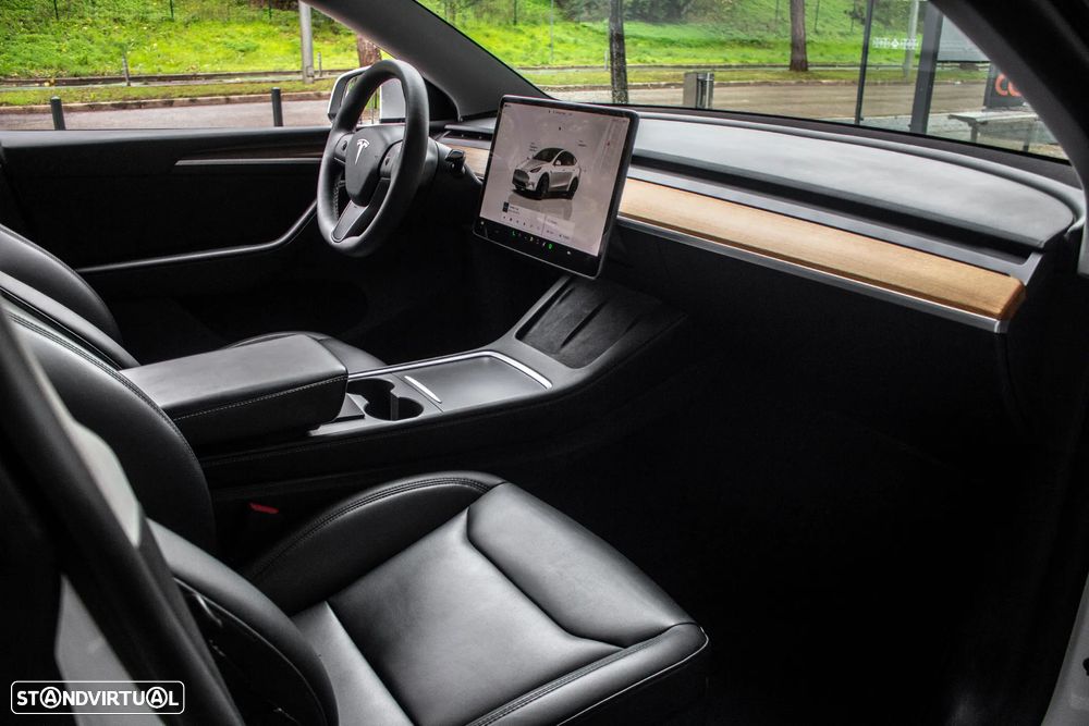 Tesla Model Y Long Range Dual Motor AWD - 17