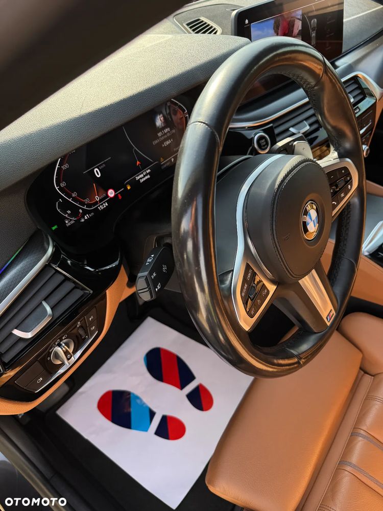 BMW Seria 5 518d M Sport - 28