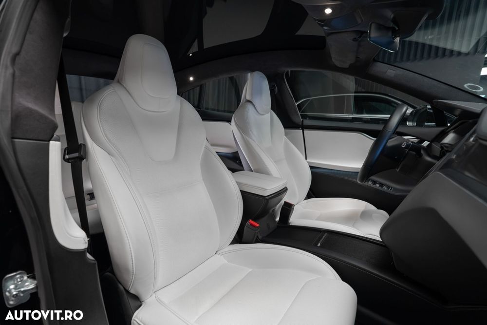 Tesla Model S - 38