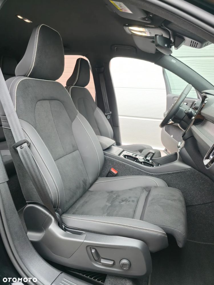 Volvo XC 40 B3 B DKG Plus Black Edition - 27