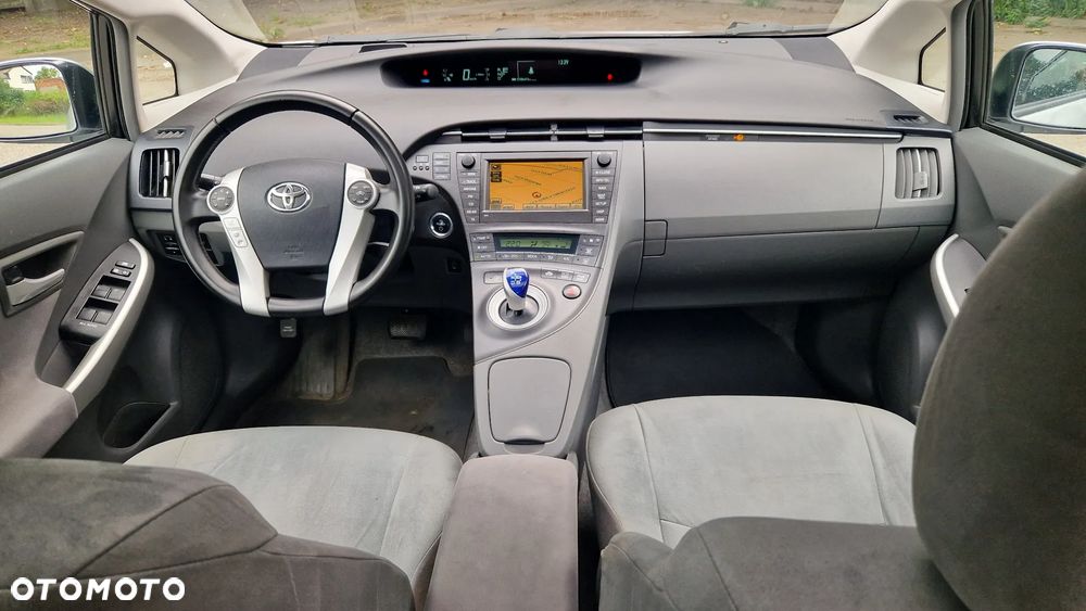 Toyota Prius (Hybrid) Executive - 14