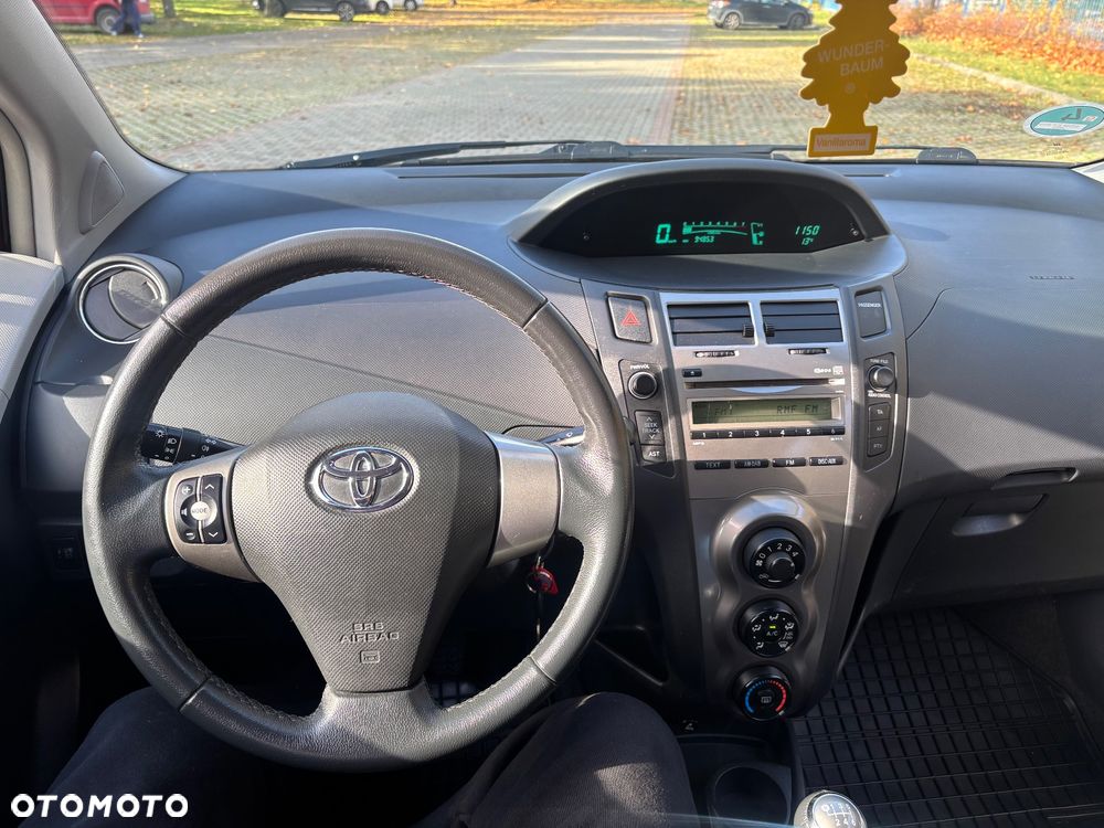 Toyota Yaris - 22