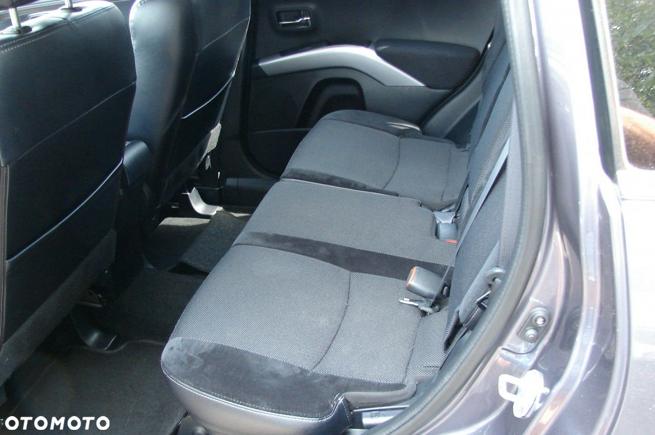 Mitsubishi Outlander - 8