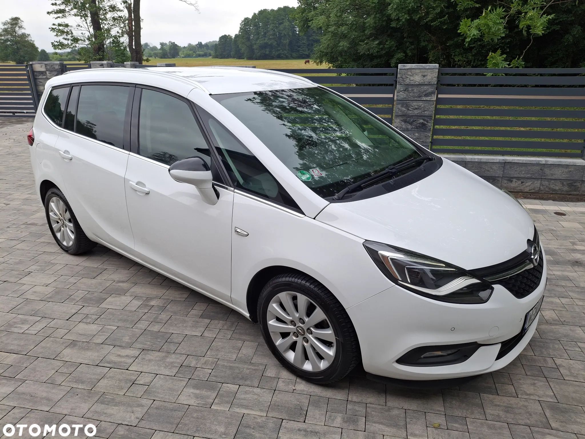 Opel Zafira Tourer 1.6 SIDI Turbo Innovation - 1
