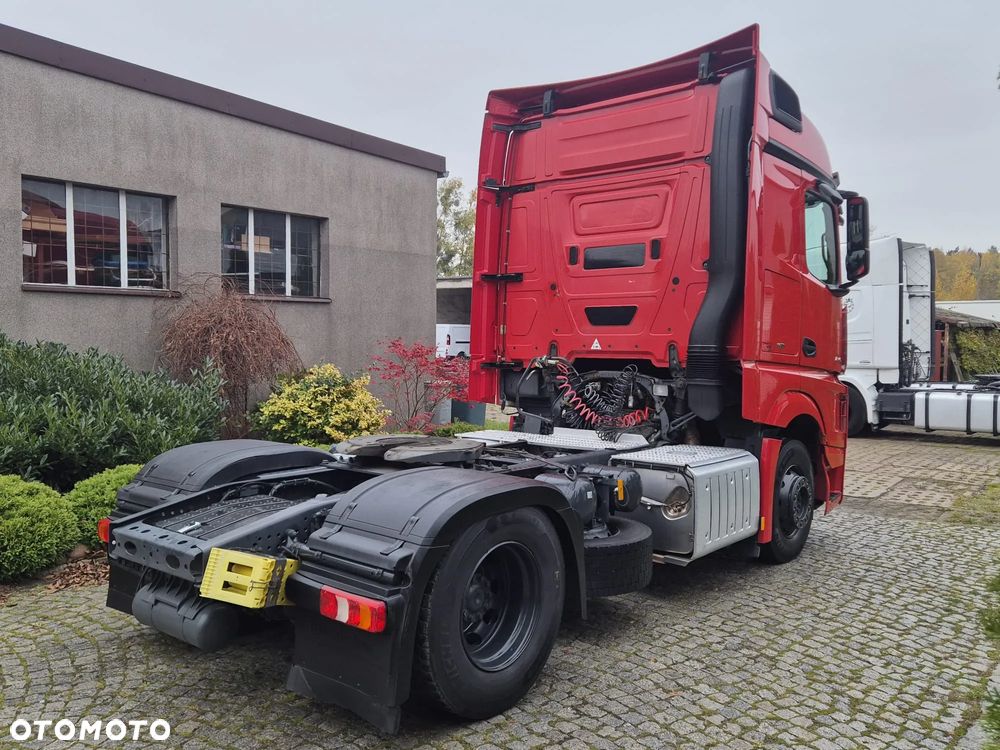 Mercedes-Benz 1845 - 6