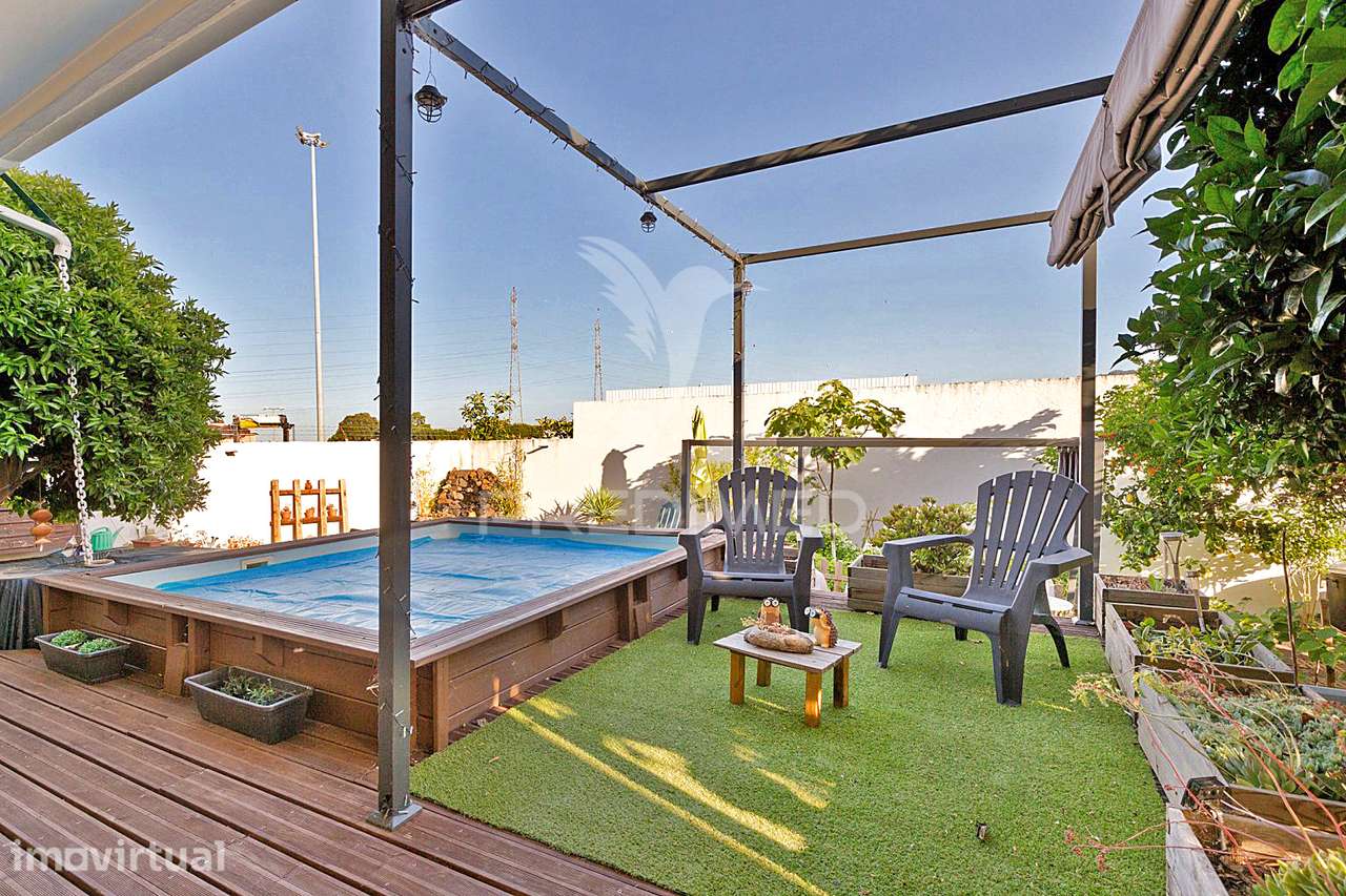 Moradia bifamiliar remodelada com jardim e piscina, Loures - Grande imagem: 4/40