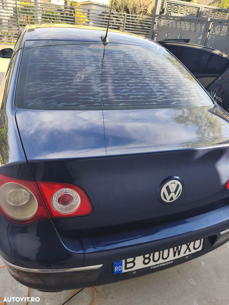 Volkswagen Passat 1.6 FSI Comfortline - 2