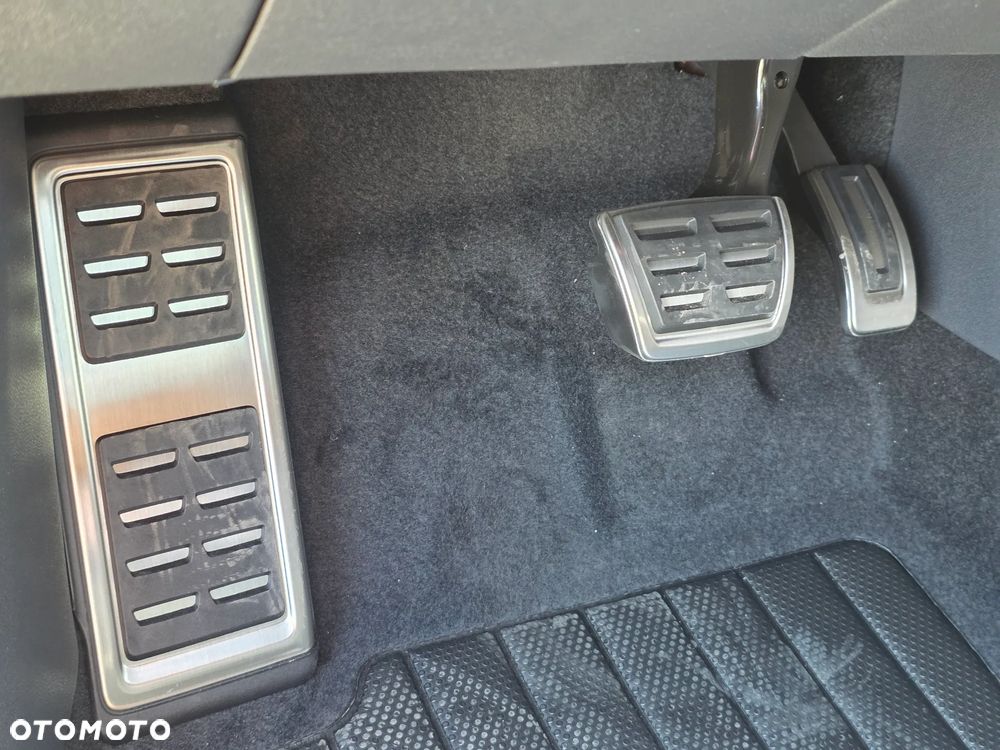 Volkswagen T-Roc 1.5 eTSI R-Line DSG - 28