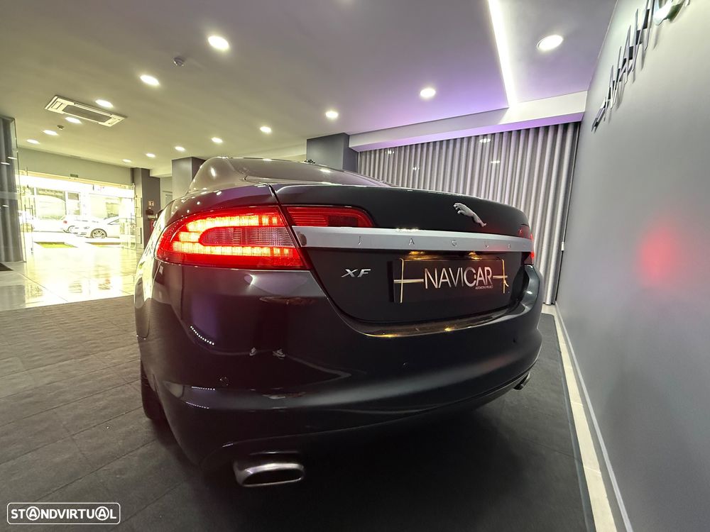 Jaguar XF 2.7 V6 Premium Luxury - 10