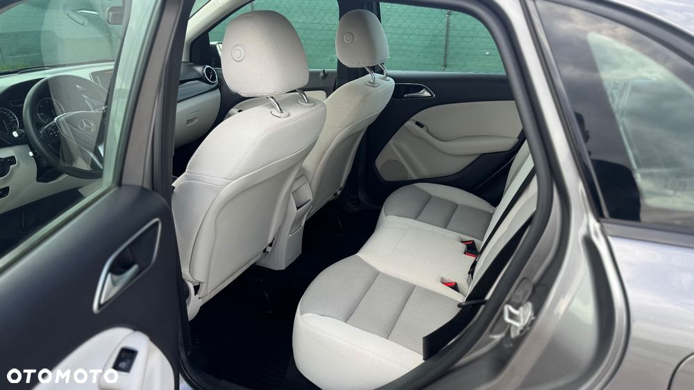 Mercedes-Benz Klasa B 180 d 7G-DCT Edition - 26