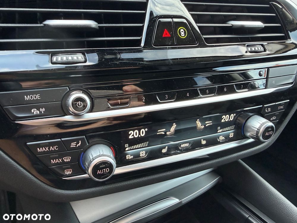 BMW Seria 5 530e xDrive Luxury Line sport - 39