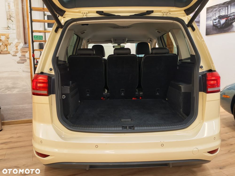 Volkswagen Touran - 35