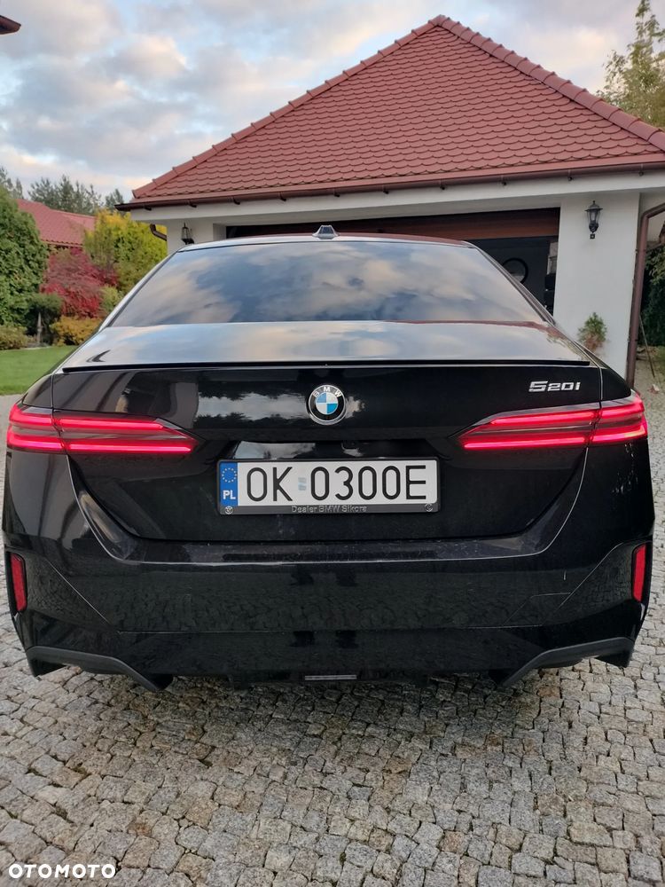 BMW Seria 5 2025 photo 3