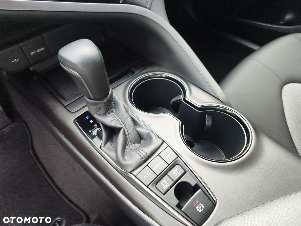 Toyota Camry 2.5 Hybrid Comfort CVT - 25