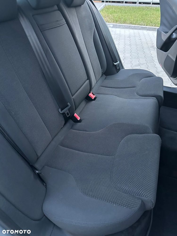 Volkswagen Passat - 38