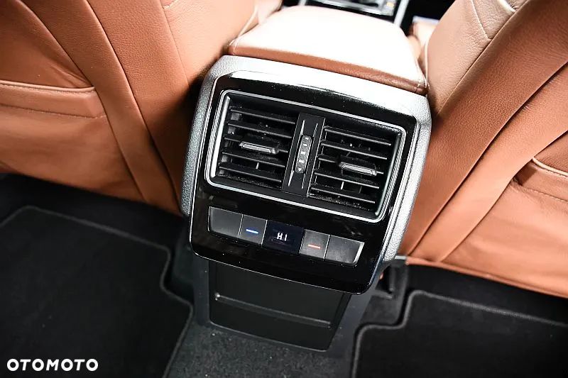 Skoda Superb 2.0 TDI Sportline - 25