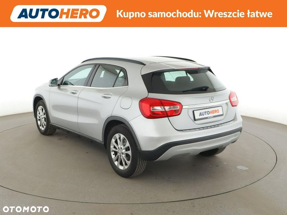 Mercedes-Benz GLA 200 7G-DCT - 5