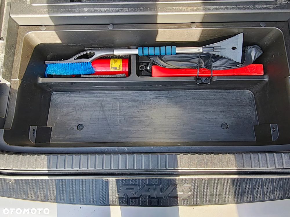 Toyota RAV4 2.2 D-4D Premium - 21