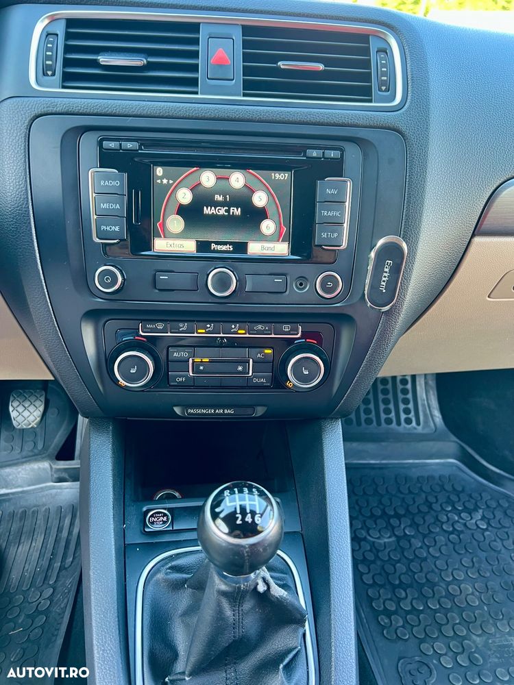 Volkswagen Jetta - 14