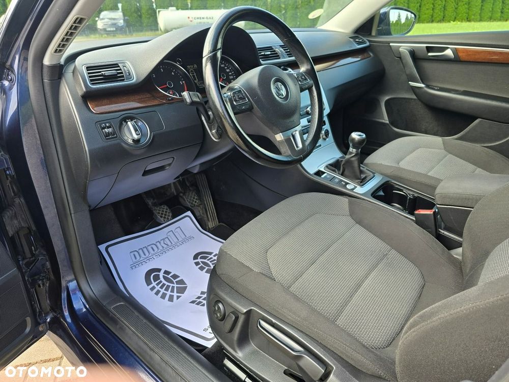 Volkswagen Passat - 17