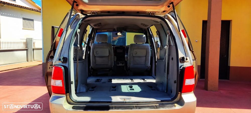 Kia Carnival 2.9 CRDi EX - 16