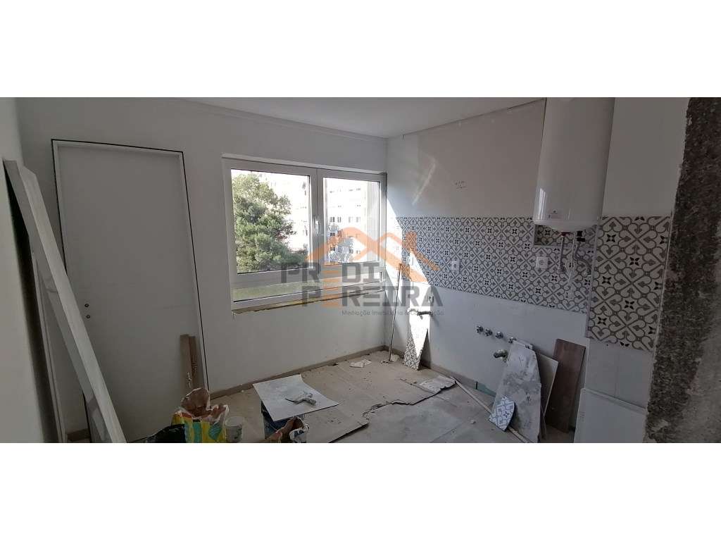 Apartamento T3 totalmente remodelado - Santo António dos Cavaleiros... - Grande imagem: 4/24