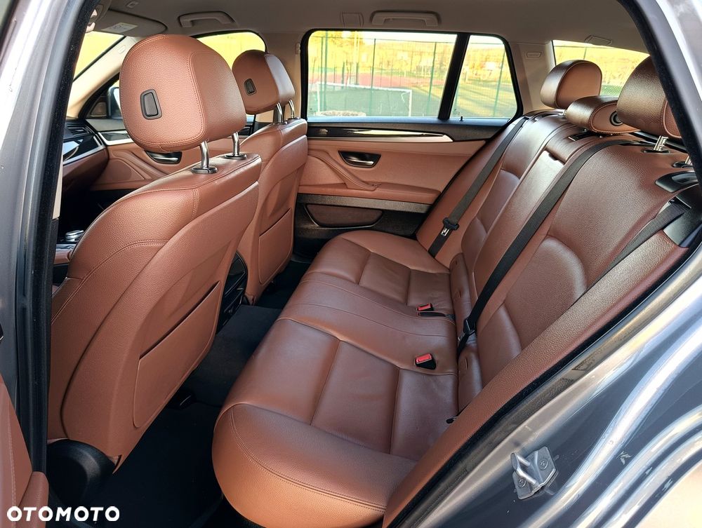 BMW Seria 5 525d Sport-Aut Modern Line - 9