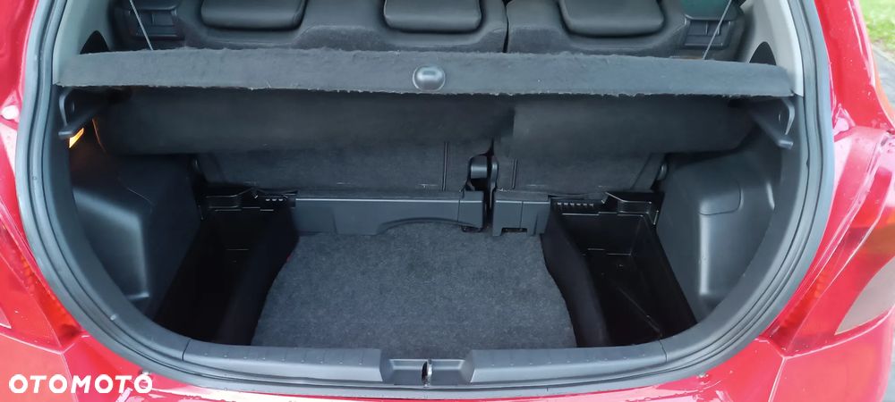 Toyota Yaris - 12