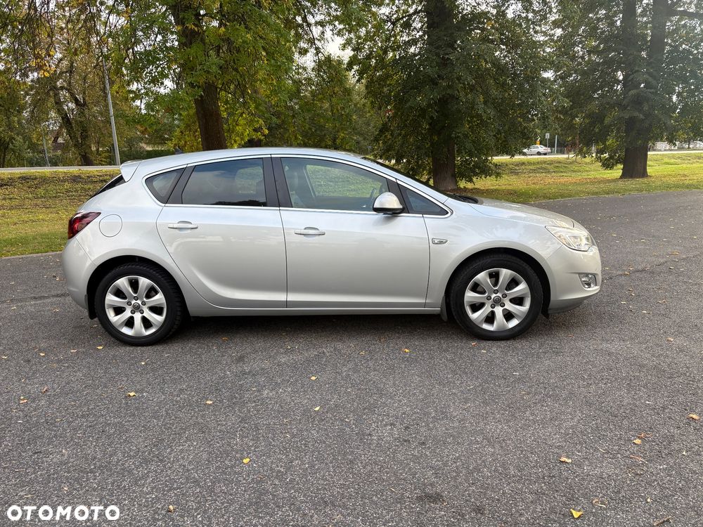 Opel Astra 1.6 T SIDI Cosmo S&S - 3