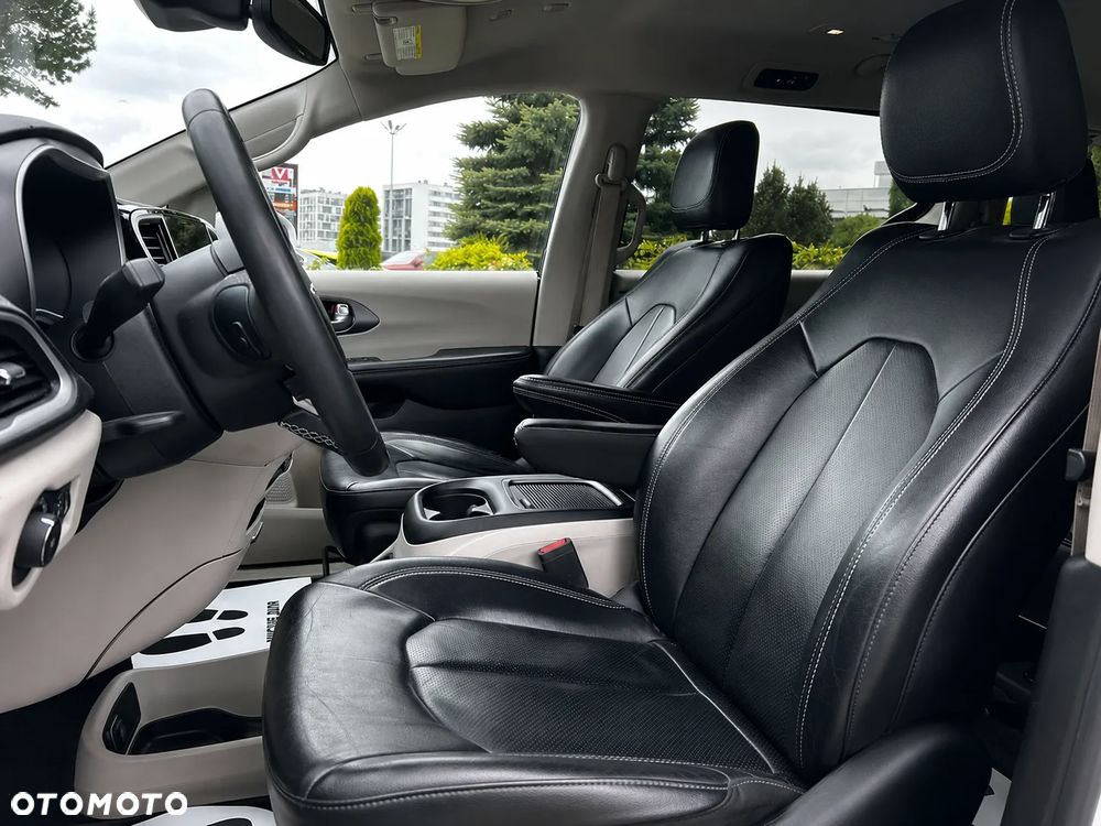 Chrysler Pacifica - 10