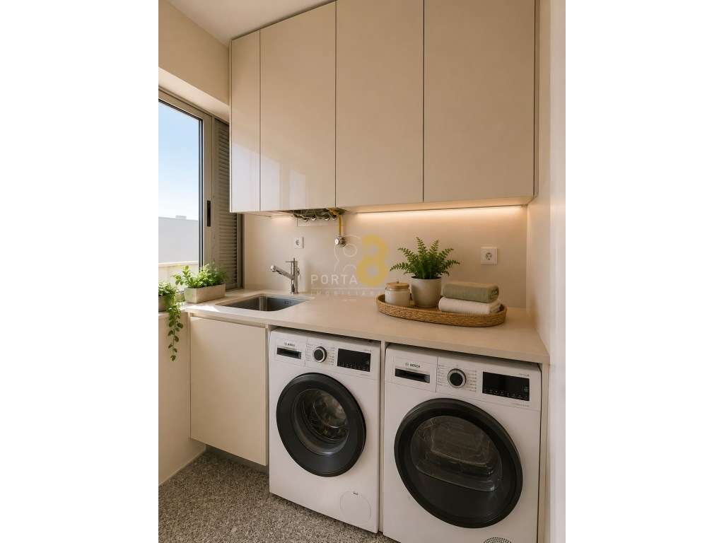 T4 Duplex | 289m² | Condomínio Fechado com Piscina | Lordelo do Ouro - Grande imagem: 4/45