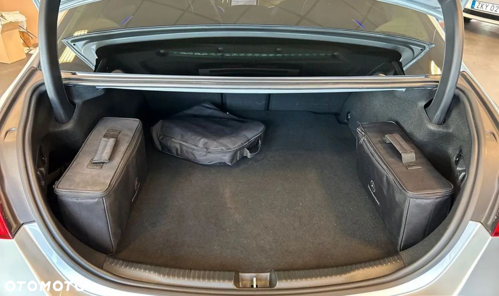 Mercedes-Benz Klasa C ver-400-e-phev-4--matic-amg - 10